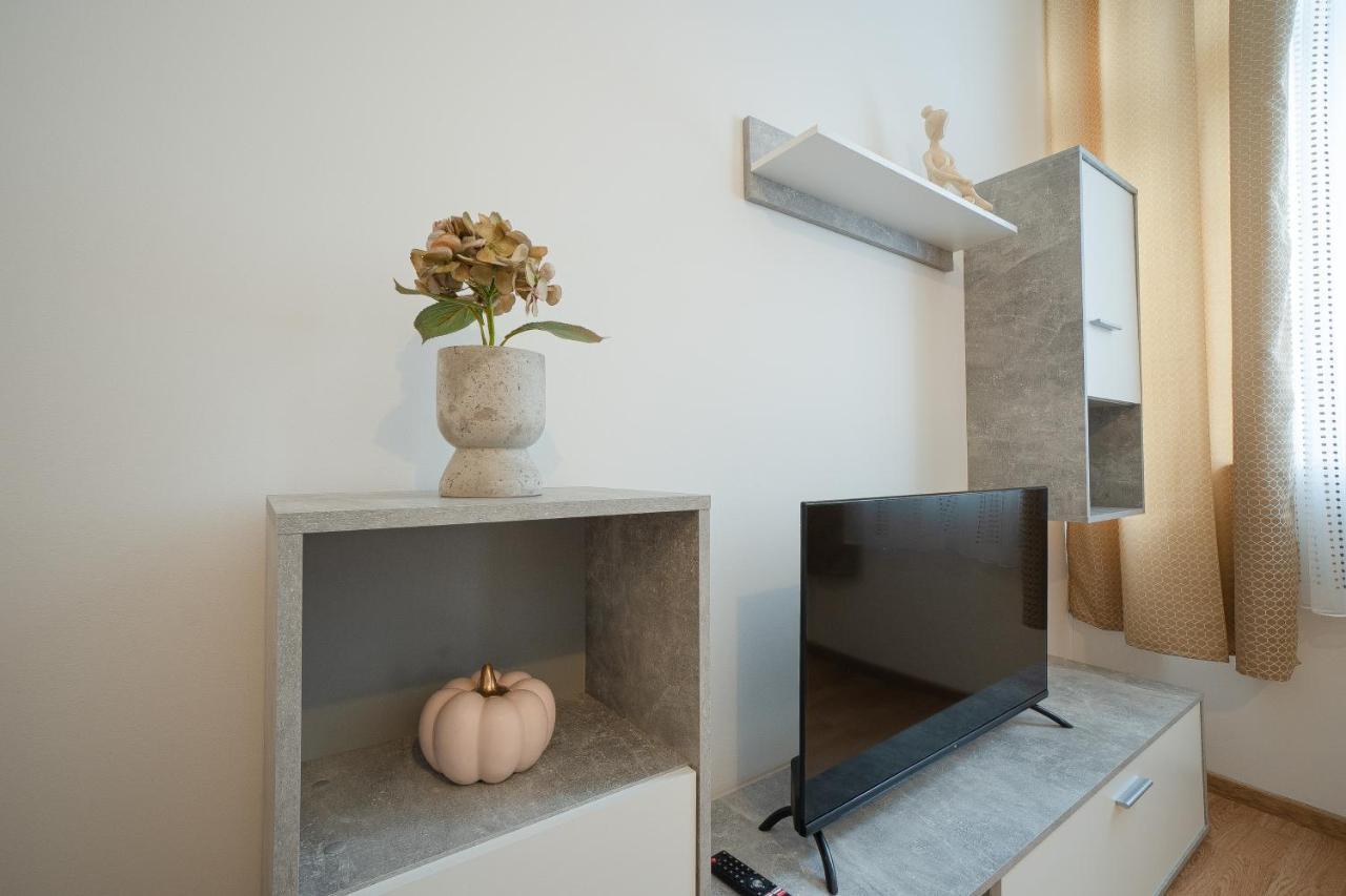 Apartment In The Central Area. 5 Minute'S Walk To The Danube. Viena Exterior foto